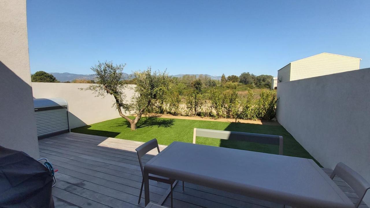 Villa Home Holiday A Cala Rossa Lecci Eksteriør bilde